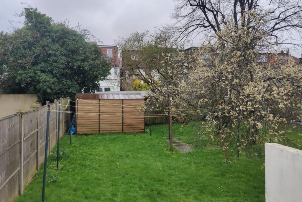 Large Studio Garden Flat On Golders Green Road London Luaran gambar